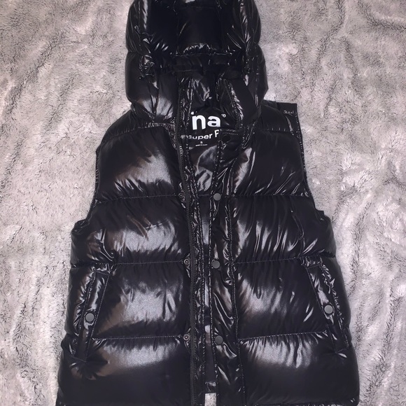 Aritzia Super Puff Vest - Picture 2 of 3